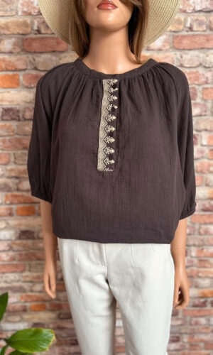 Bluzka boho z haftem w stylu rustykalnym