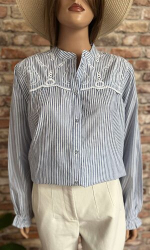 Koszula z haftem w prążki