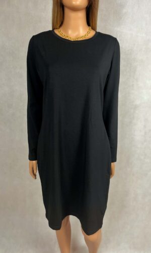 Sukienka czarna – klasyka w wygodnym wydaniu