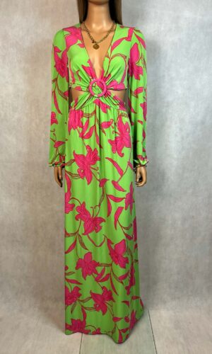 Zielona sukienka maxi w różowe kwiaty z wycięciem w talii