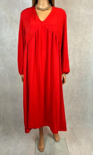 Sukienka czerwona maxi – kobieca, efektowna i wygodna