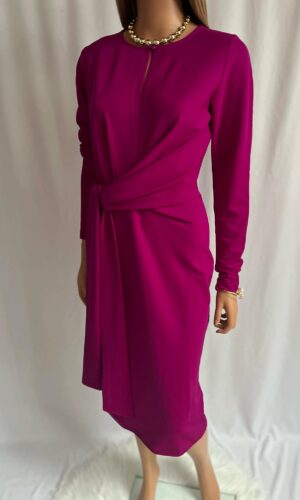 Fuksjowa sukienka midi z wiązaniem w talii