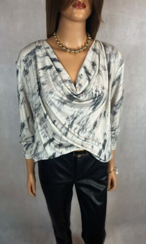 Bluzka z dekoltem woda