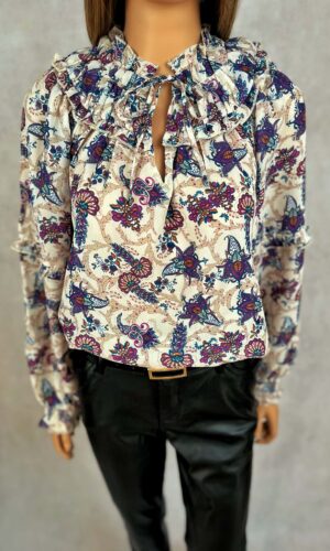 Kremowa bluzka damska w kwiatowy wzór z falbaną