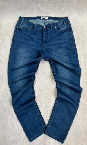 niebieskie jeansy damskie klasyczne denim