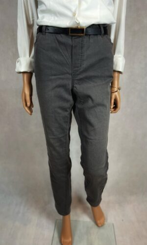 Szare jeansy z wysokim stanem modelujące sylwetkę