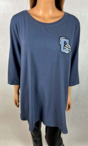 Granatowa bluzka oversize – luźna i wygodna